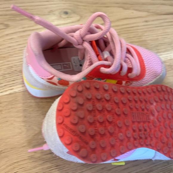 Girls 13 Puma shoes - Picture 5 of 6